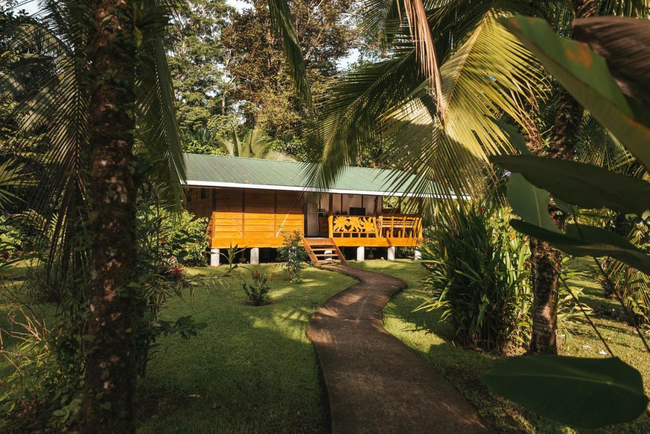 Passion Fruit Cahuita